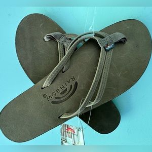 NWT Rainbow women’s sandals size 8 1/2- 9 1/2 in stone
